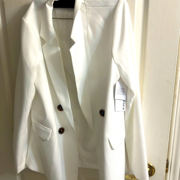 White blazer- never worn - Picture 1 of 1
